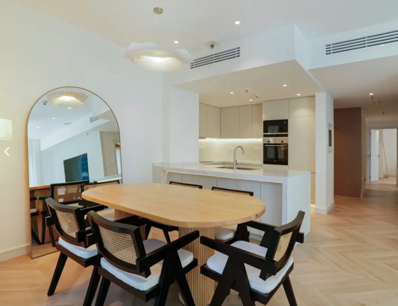 Luxuswohnung in Downtown mit Blick auf den Burj Khalifa! Voll möbliert, perfekt für Stadtliebhaber.