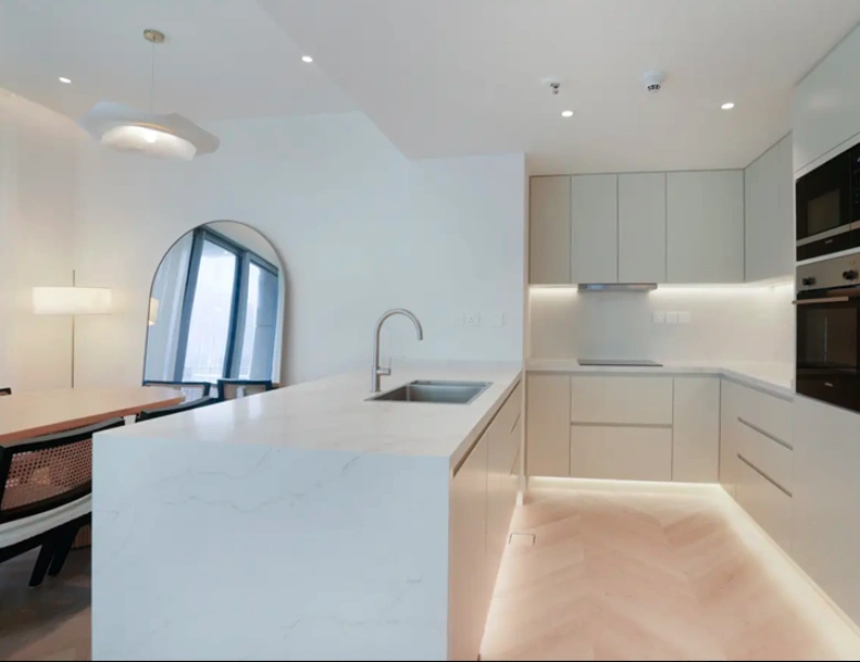 Luxuswohnung in Downtown mit Blick auf den Burj Khalifa! Voll möbliert, perfekt für Stadtliebhaber.