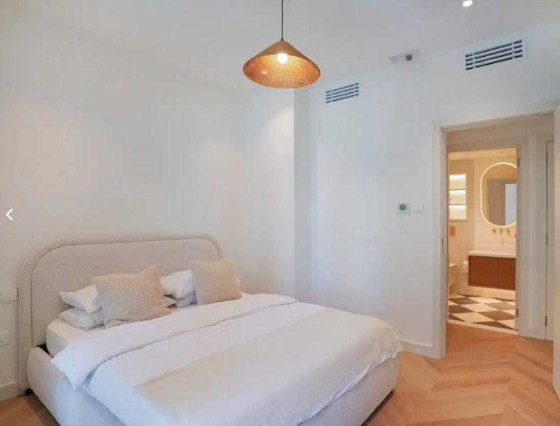 Luxuswohnung in Downtown mit Blick auf den Burj Khalifa! Voll möbliert, perfekt für Stadtliebhaber.