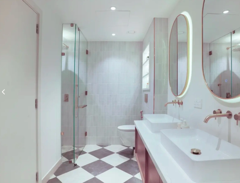 Luxuswohnung in Downtown mit Blick auf den Burj Khalifa! Voll möbliert, perfekt für Stadtliebhaber.