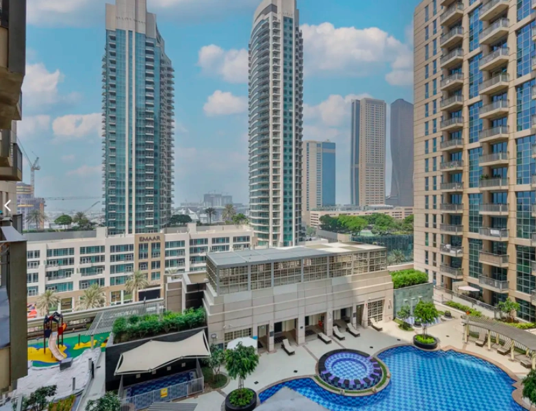 Luxuswohnung in Downtown mit Blick auf den Burj Khalifa! Voll möbliert, perfekt für Stadtliebhaber.