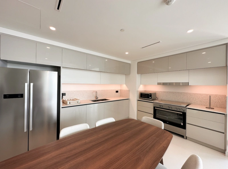 Exklusives 3-Zimmer-Luxusapartment mit Meerblick und Eleganz - Ihr Traum am Strand!