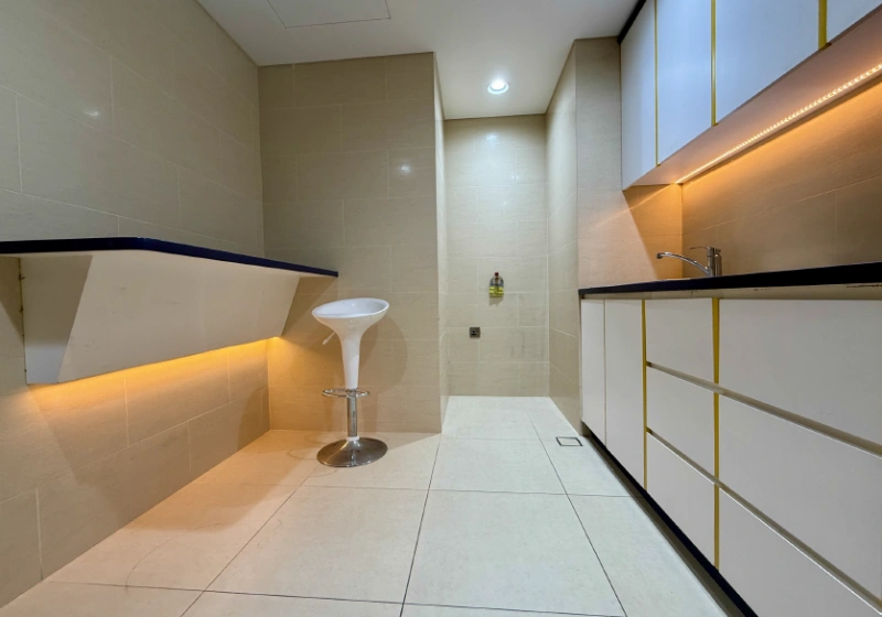 Elegantes Büro zu verkaufen - Leerstehend und bezugsfertig