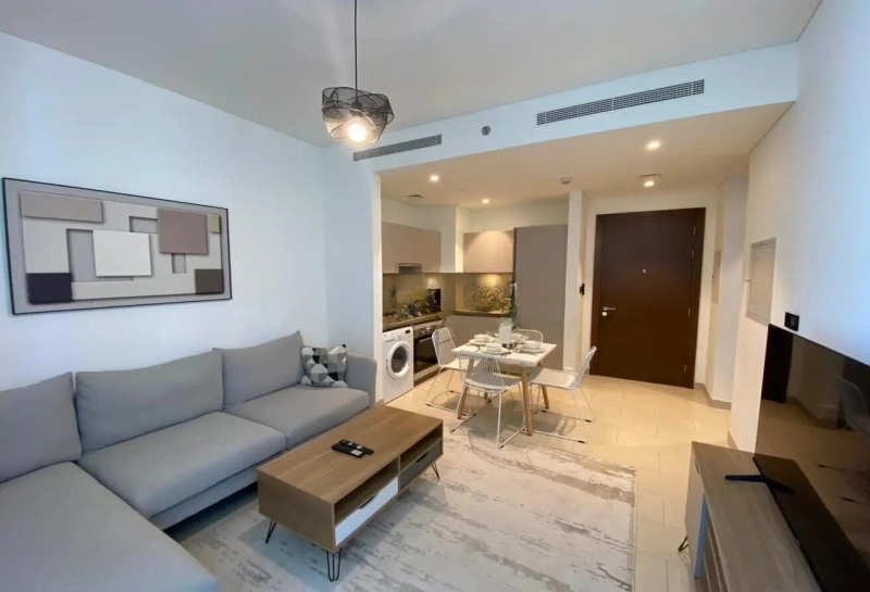 Moderne 2-Zimmer Wohnung mit Poolblick, möbliert in Top-Lage!