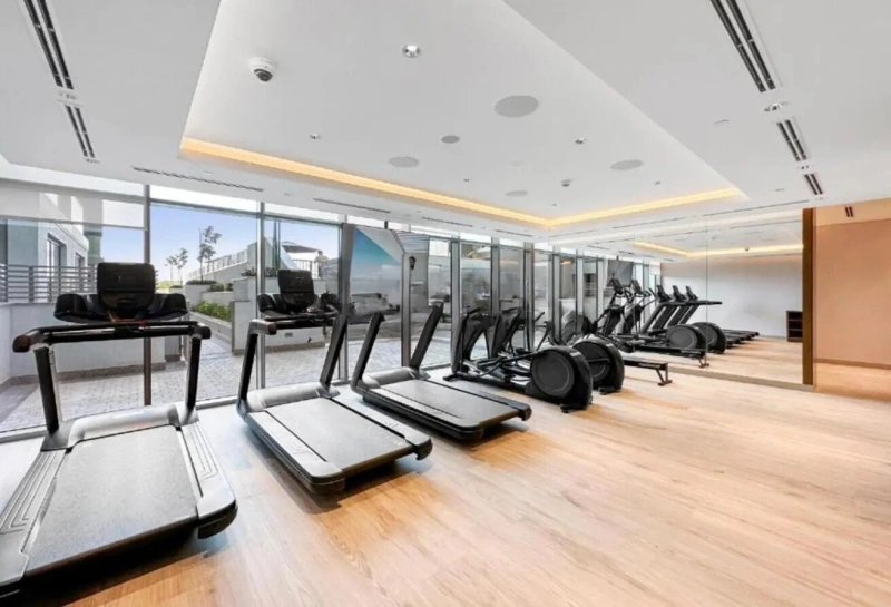 Moderne 2-Zimmer Wohnung mit Poolblick, möbliert in Top-Lage!