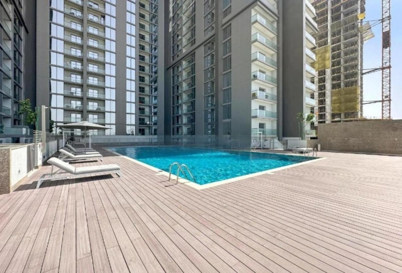 Moderne 2-Zimmer Wohnung mit Poolblick, möbliert in Top-Lage!