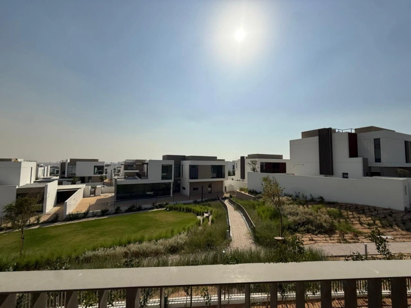 Luxuriöse 5-Schlafzimmer-Villa mit riesigem Grundriss und großartigen Annehmlichkeiten