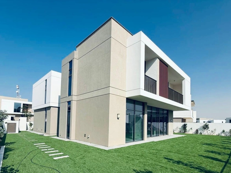 Luxuriöse 5-Schlafzimmer-Villa mit riesigem Grundriss und großartigen Annehmlichkeiten