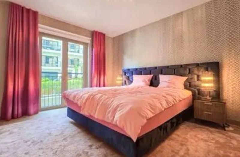 Luxuriöse 3-Zimmer-Wohnung mit direktem Strandzugang.