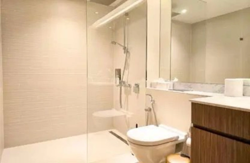 Luxuriöse 3-Zimmer-Wohnung mit direktem Strandzugang.