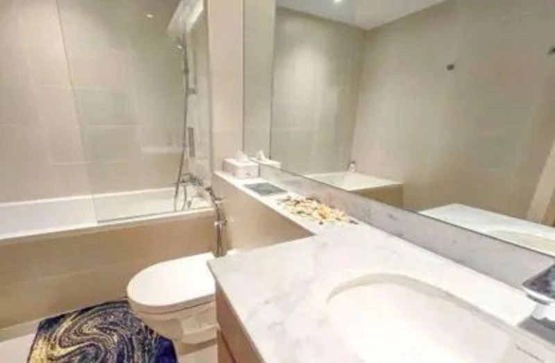 Luxuriöse 3-Zimmer-Wohnung mit direktem Strandzugang.