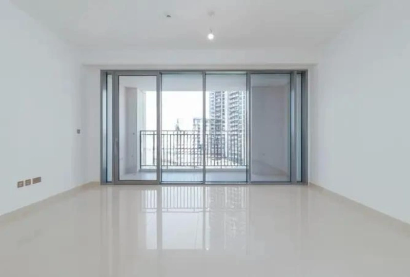 Zeitgenössisches Ein-Zimmer-Apartment mit modernem Design