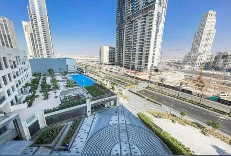 Zeitgenössisches Ein-Zimmer-Apartment mit modernem Design