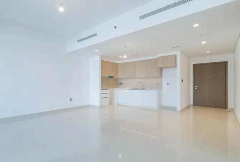 Zeitgenössisches Ein-Zimmer-Apartment mit modernem Design