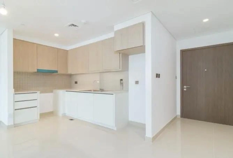 Zeitgenössisches Ein-Zimmer-Apartment mit modernem Design