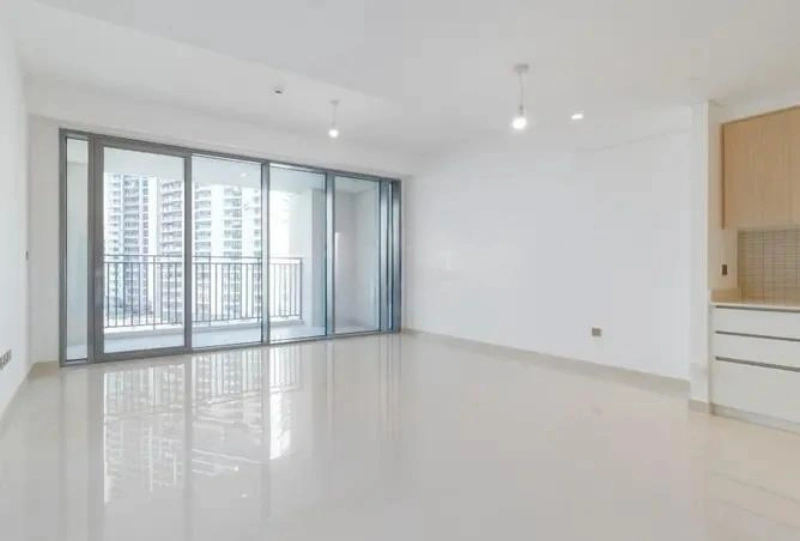 Zeitgenössisches Ein-Zimmer-Apartment mit modernem Design