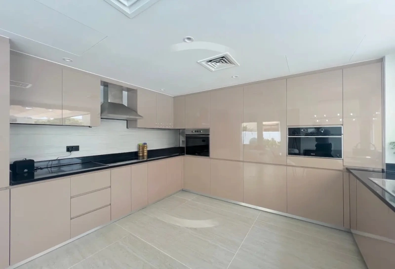 Traumvilla mit 4 Schlafzimmern, riesigem Garten & vollständigem Upgrade