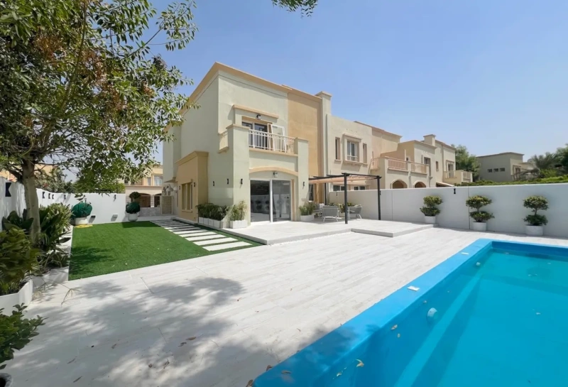 Traumvilla mit 4 Schlafzimmern, riesigem Garten & vollständigem Upgrade