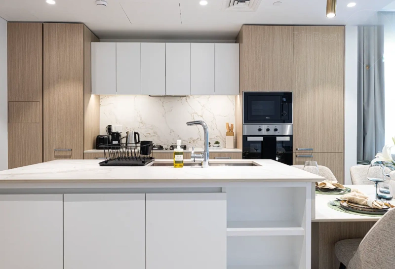 Modern 2-room apartment in Berkeley Place - perfect for short term rentals!