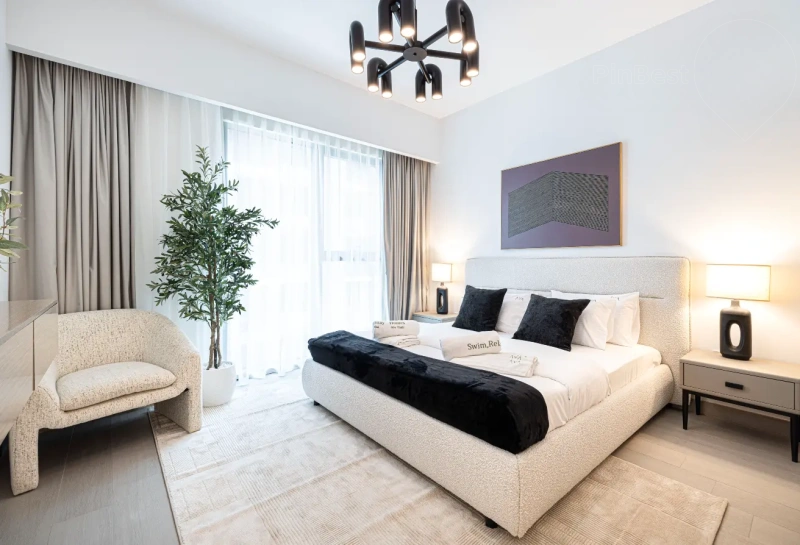 Modern 2-room apartment in Berkeley Place - perfect for short term rentals!