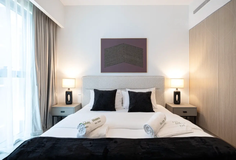 Modern 2-room apartment in Berkeley Place - perfect for short term rentals!