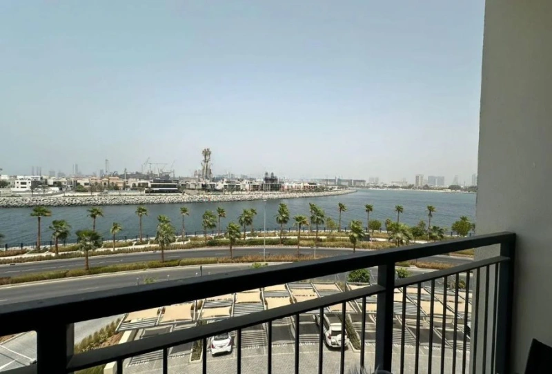 Eleganz trifft auf Strandleben in diesem stilvollen Apartment mit 1 Schlafzimmer