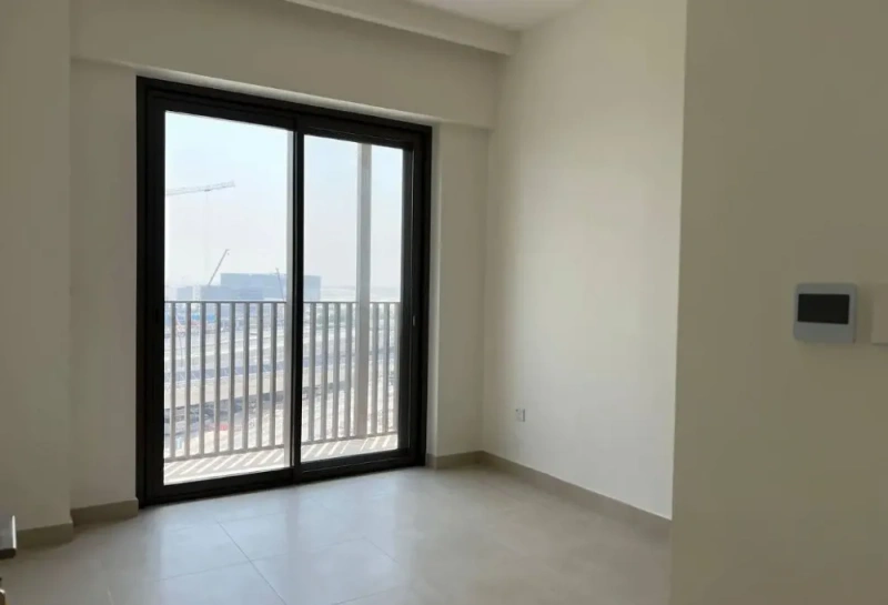 Modern 3BHK Apartment with Maidsroom: Chic Design & Spacious Layout