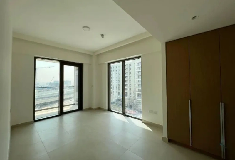 Modern 3BHK Apartment with Maidsroom: Chic Design & Spacious Layout