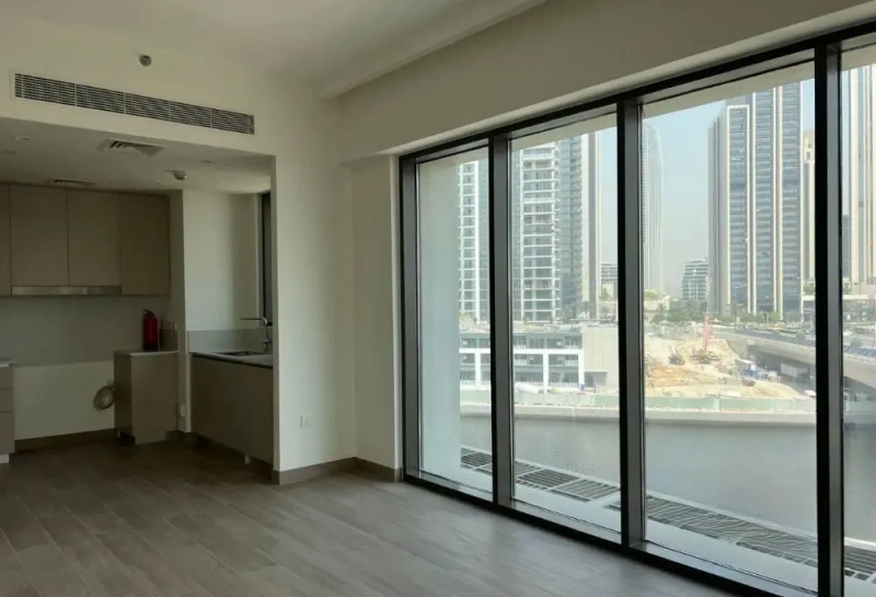 Modern 3BHK Apartment with Maidsroom: Chic Design & Spacious Layout