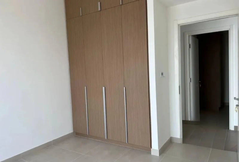 Modern 3BHK Apartment with Maidsroom: Chic Design & Spacious Layout