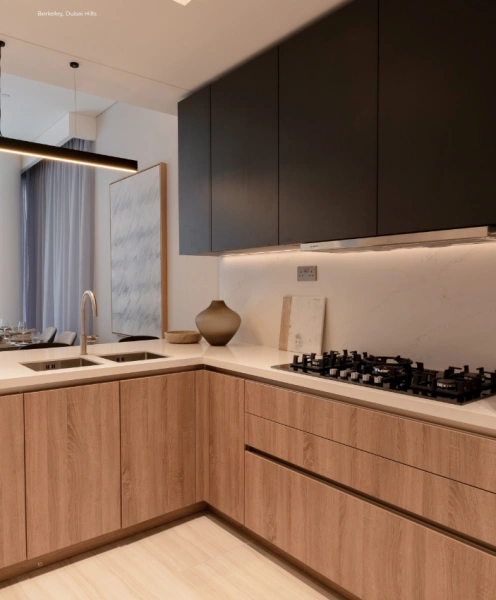 Gemütliches Apartment mit 2 Schlafzimmern, voll möbliert, eingebaute Küchengeräte.