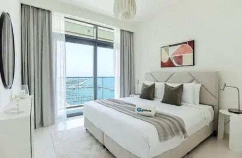 Geräumige 3-Zimmer-Wohnung mit separatem Zimmer für Dienstmädchen, voll möbliert!