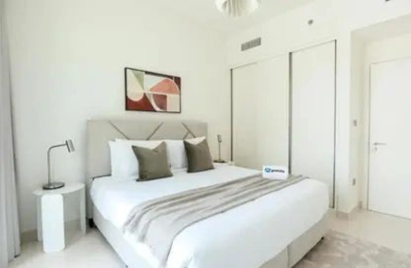 Geräumige 3-Zimmer-Wohnung mit separatem Zimmer für Dienstmädchen, voll möbliert!