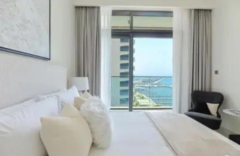 Geräumige 3-Zimmer-Wohnung mit separatem Zimmer für Dienstmädchen, voll möbliert!