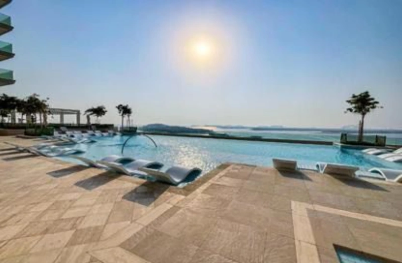 Geräumige 3-Zimmer-Wohnung mit separatem Zimmer für Dienstmädchen, voll möbliert!