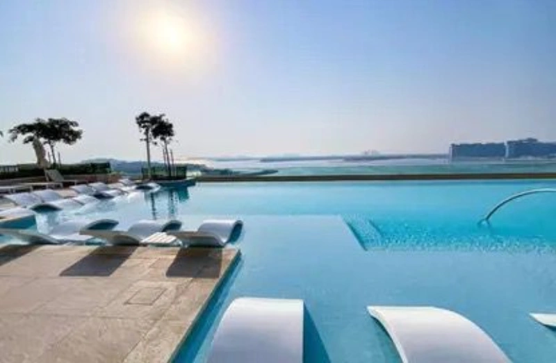 Geräumige 3-Zimmer-Wohnung mit separatem Zimmer für Dienstmädchen, voll möbliert!