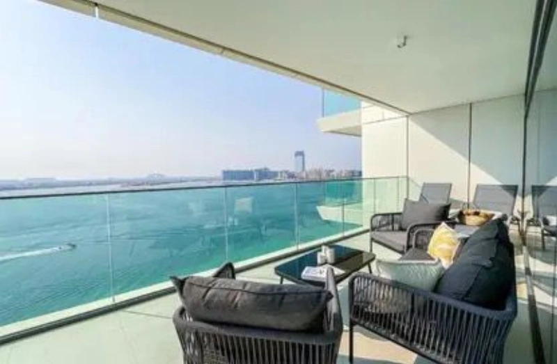 Geräumige 3-Zimmer-Wohnung mit separatem Zimmer für Dienstmädchen, voll möbliert!