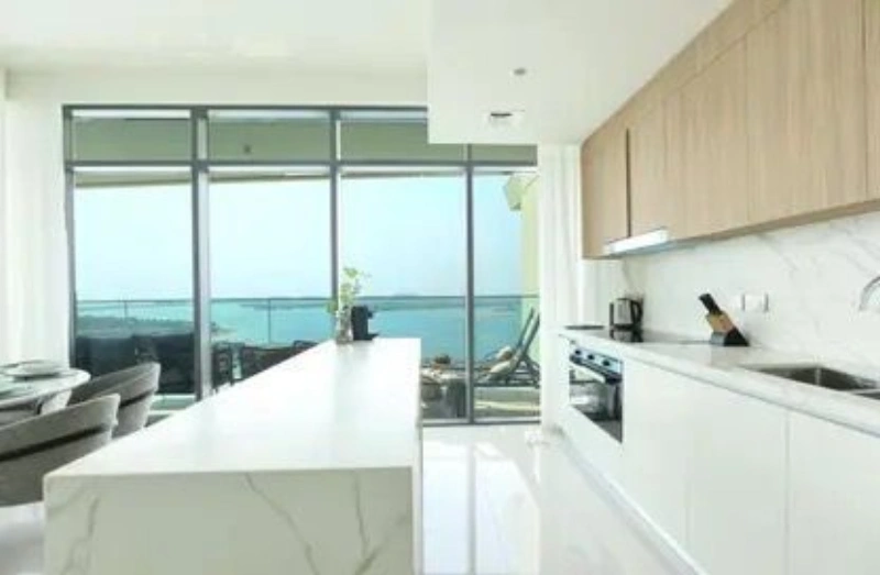 Geräumige 3-Zimmer-Wohnung mit separatem Zimmer für Dienstmädchen, voll möbliert!