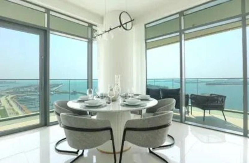 Geräumige 3-Zimmer-Wohnung mit separatem Zimmer für Dienstmädchen, voll möbliert!