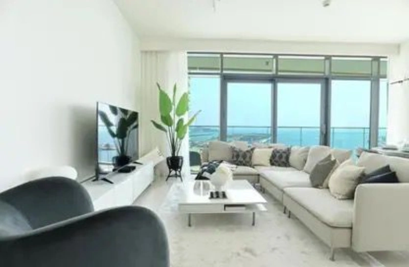 Geräumige 3-Zimmer-Wohnung mit separatem Zimmer für Dienstmädchen, voll möbliert!