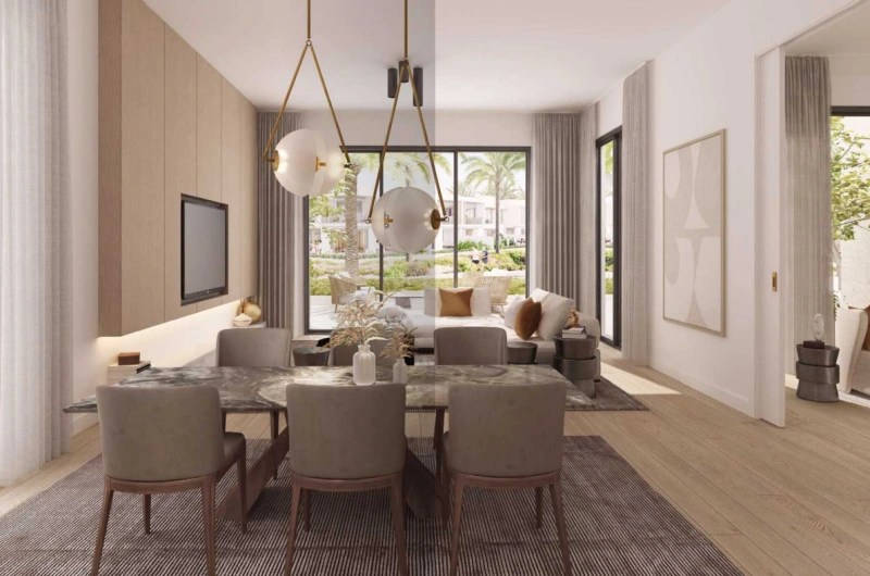 Spacious townhouse with 4 bedrooms, staff room, private garage and garden!