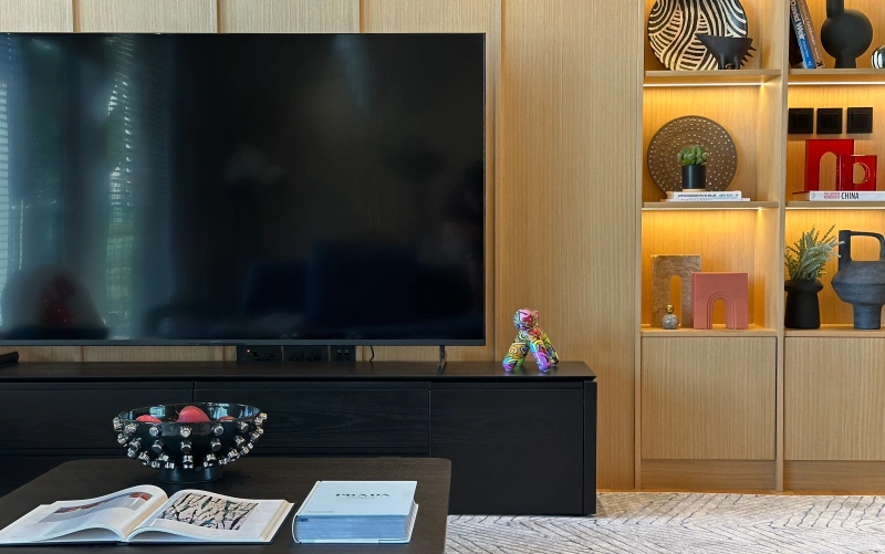 Modernes Apartment mit Blick auf Ain Dubai in Bluewaters Residence 3. Luxusmöbel & grüne Terrasse.