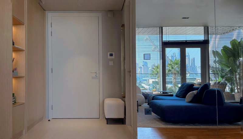 Modernes Apartment mit Blick auf Ain Dubai in Bluewaters Residence 3. Luxusmöbel & grüne Terrasse.