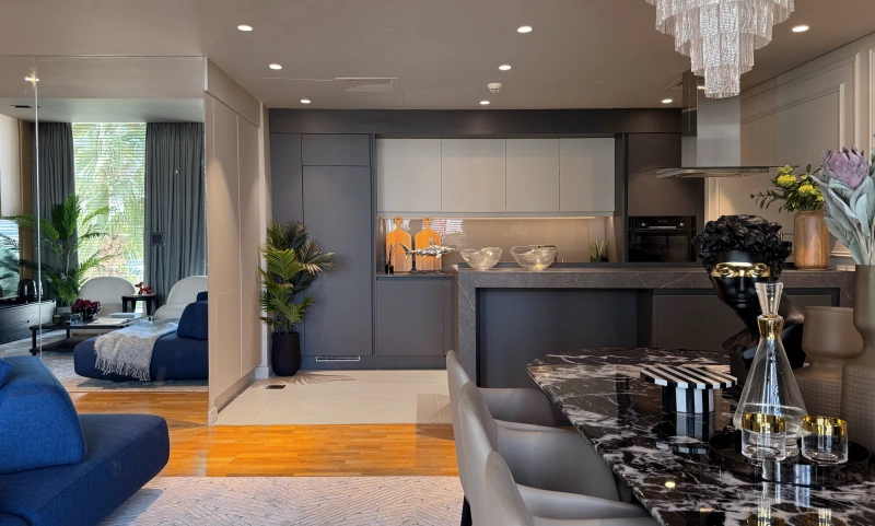 Modernes Apartment mit Blick auf Ain Dubai in Bluewaters Residence 3. Luxusmöbel & grüne Terrasse.