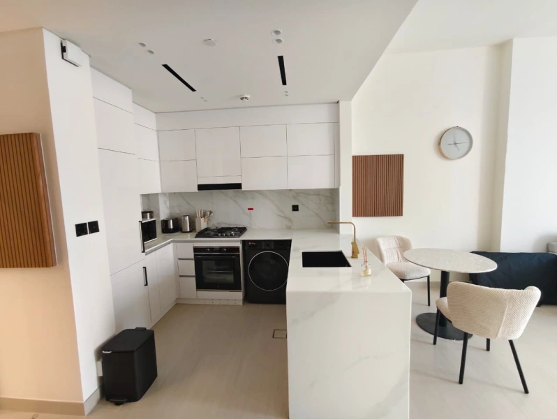 Moderne 1BR Wohnung in bester Lage! Ready Eigentum mit atemberaubenden Annehmlichkeiten!