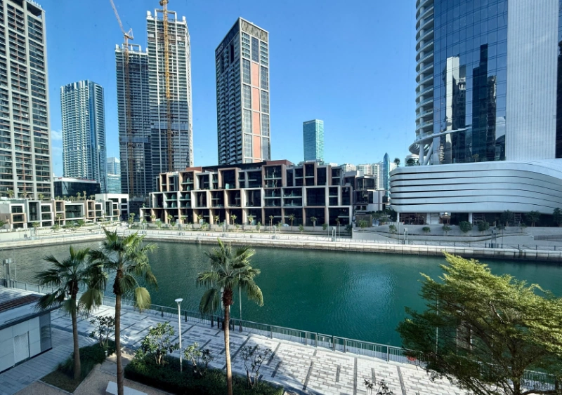 Geräumiges Büro zu verkaufen - Leerstehend und bezugsfertig