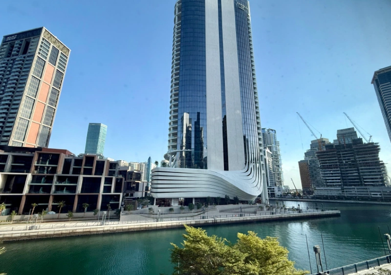 Geräumiges Büro zu verkaufen - Leerstehend und bezugsfertig