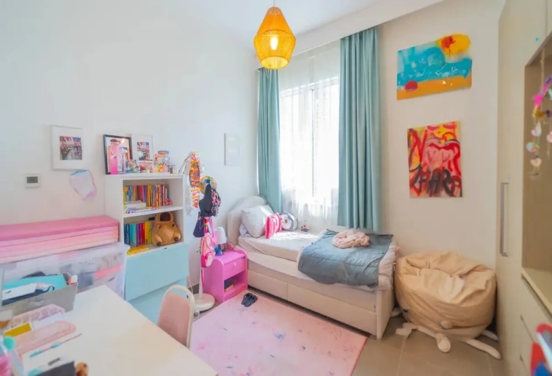 Stylish Three Bedroom Apartment with Modern Design