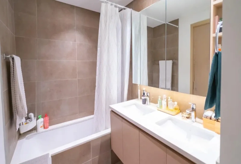 Stylish Three Bedroom Apartment with Modern Design