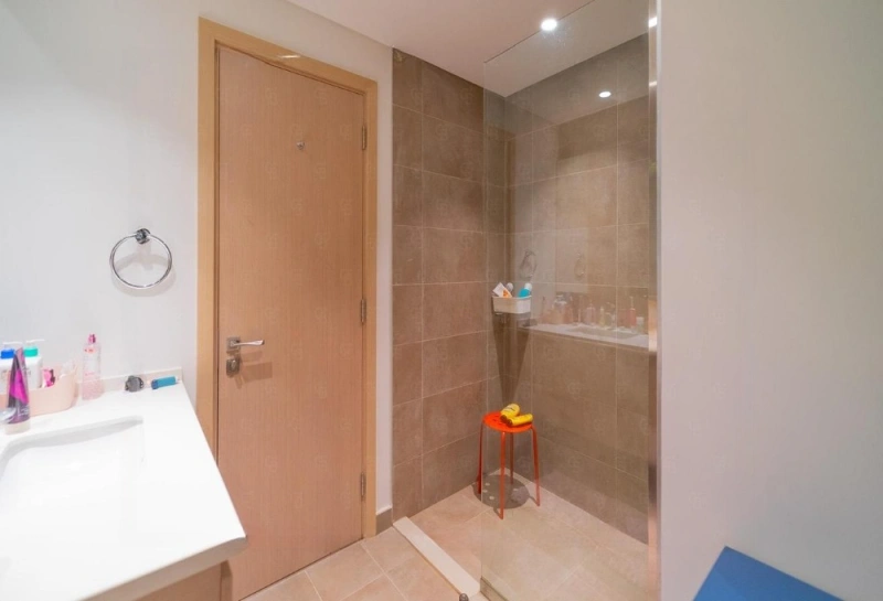 Stylish Three Bedroom Apartment with Modern Design